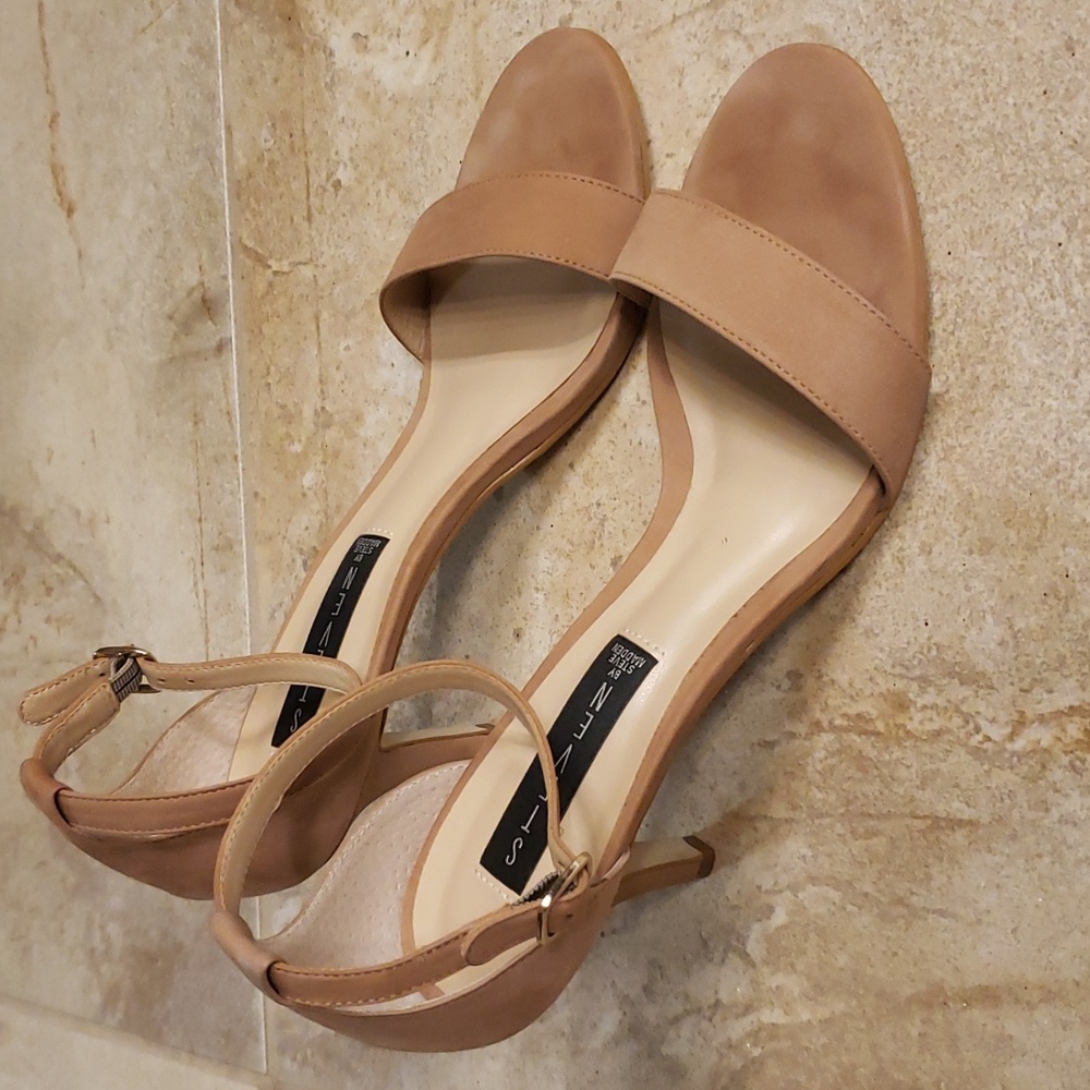 Steve Madden Vienna Tan Nubuck Sandal - Picture 2 of 10